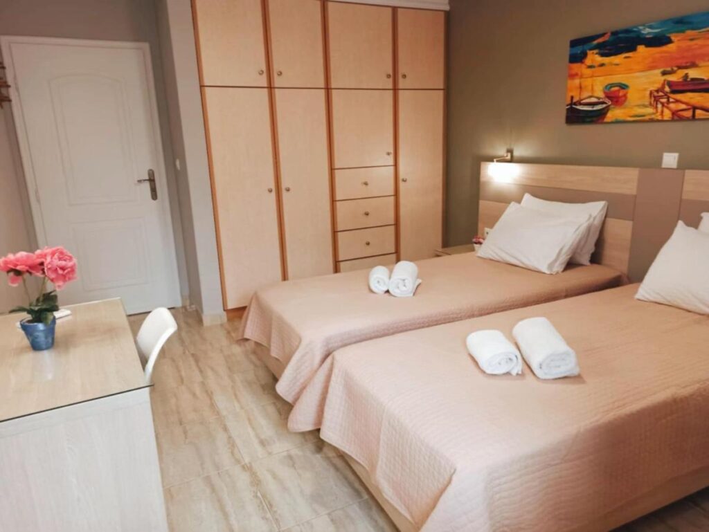 Twin bedroom